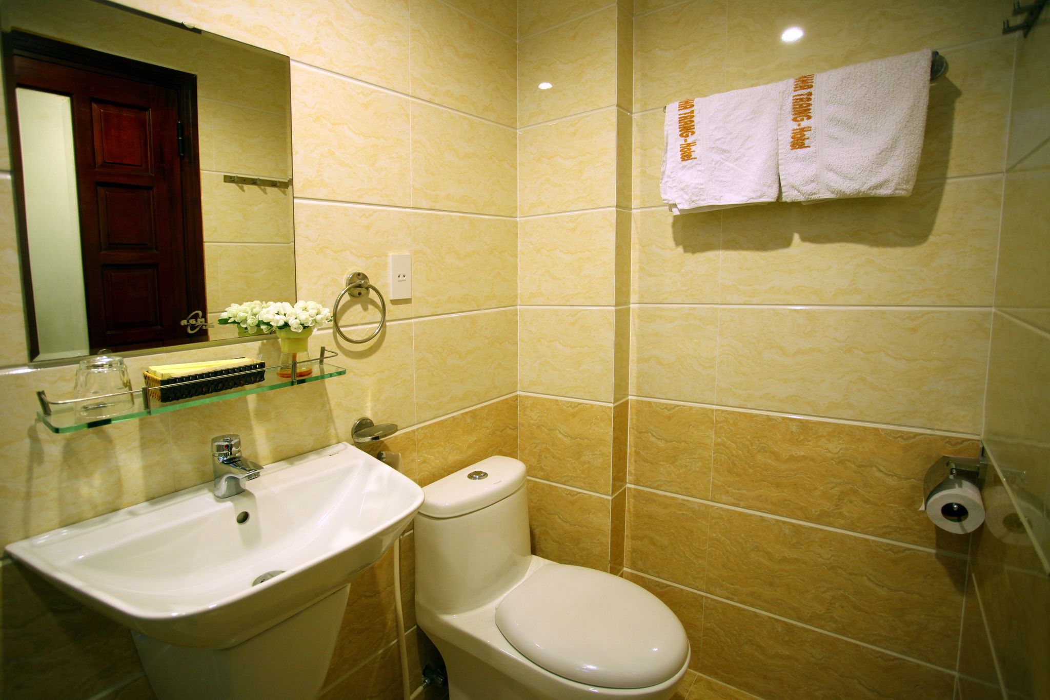 shower, free toiletries, hair dryer, slippers