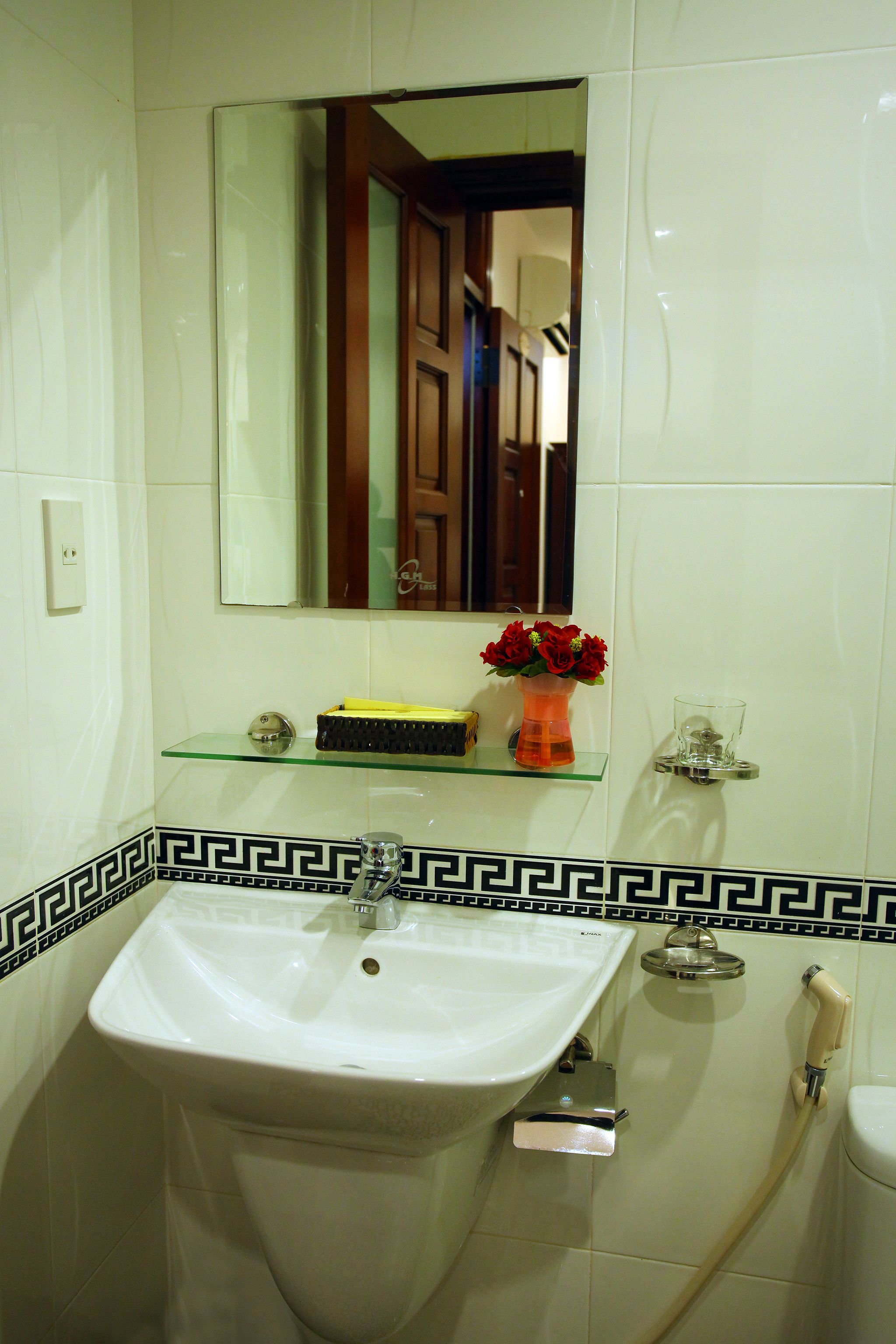 shower, free toiletries, hair dryer, slippers