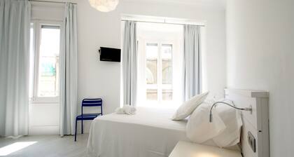 Hostal Express by gaiarooms