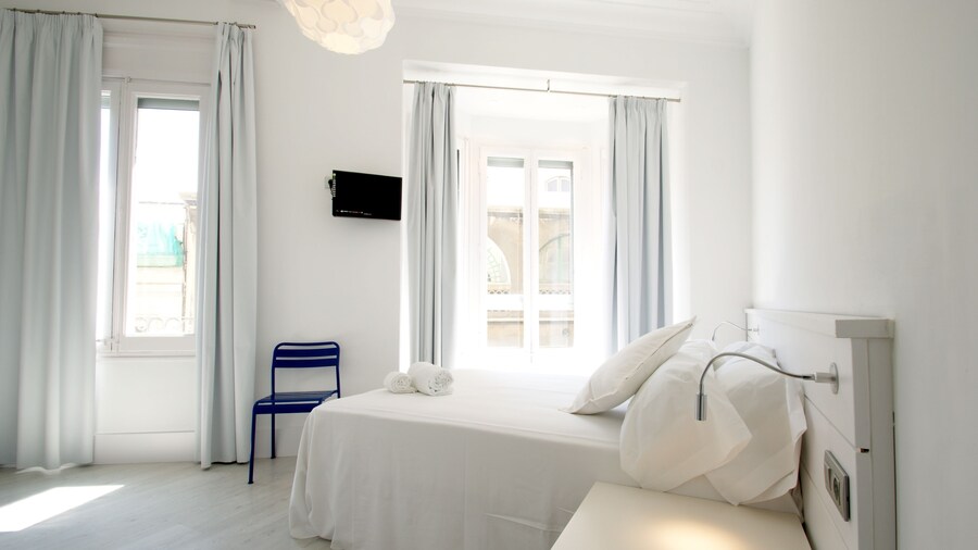 Hostal Express by gaiarooms