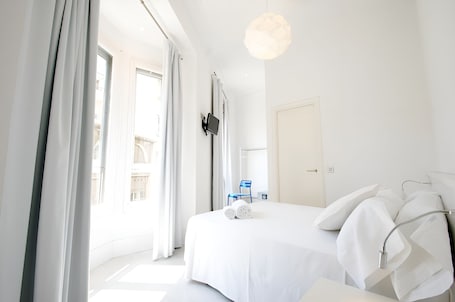Double Room. Hostal Express by gaiarooms