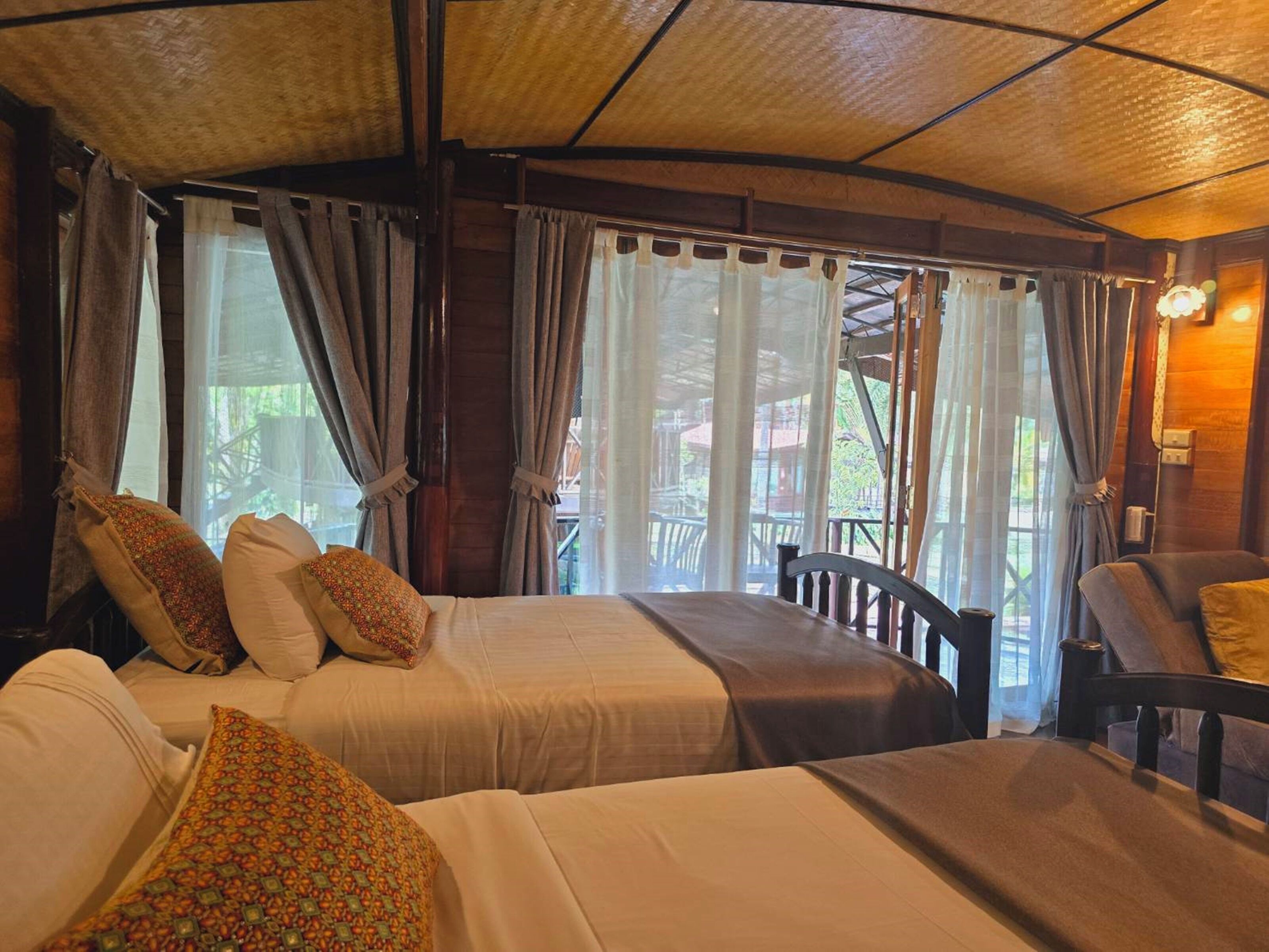 Quarto luxo | Frigobar, cortinas blackout, Wi-Fi de cortesia