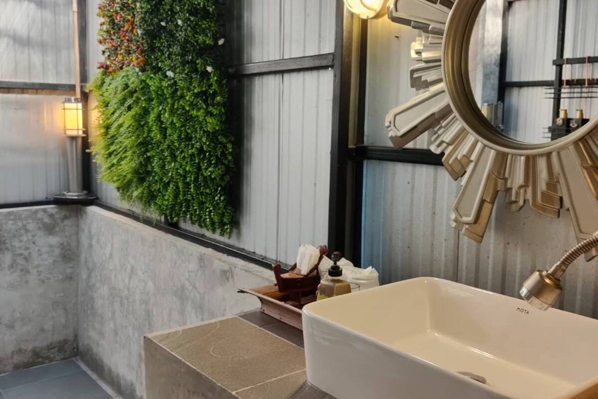 standard room, 1 bedroom | bathroom | shower, free toiletries, hair dryer, towels