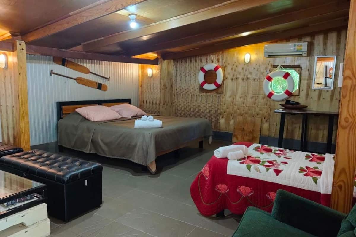 Minibar, mobiliario individual, cortinas opacas y wifi gratis