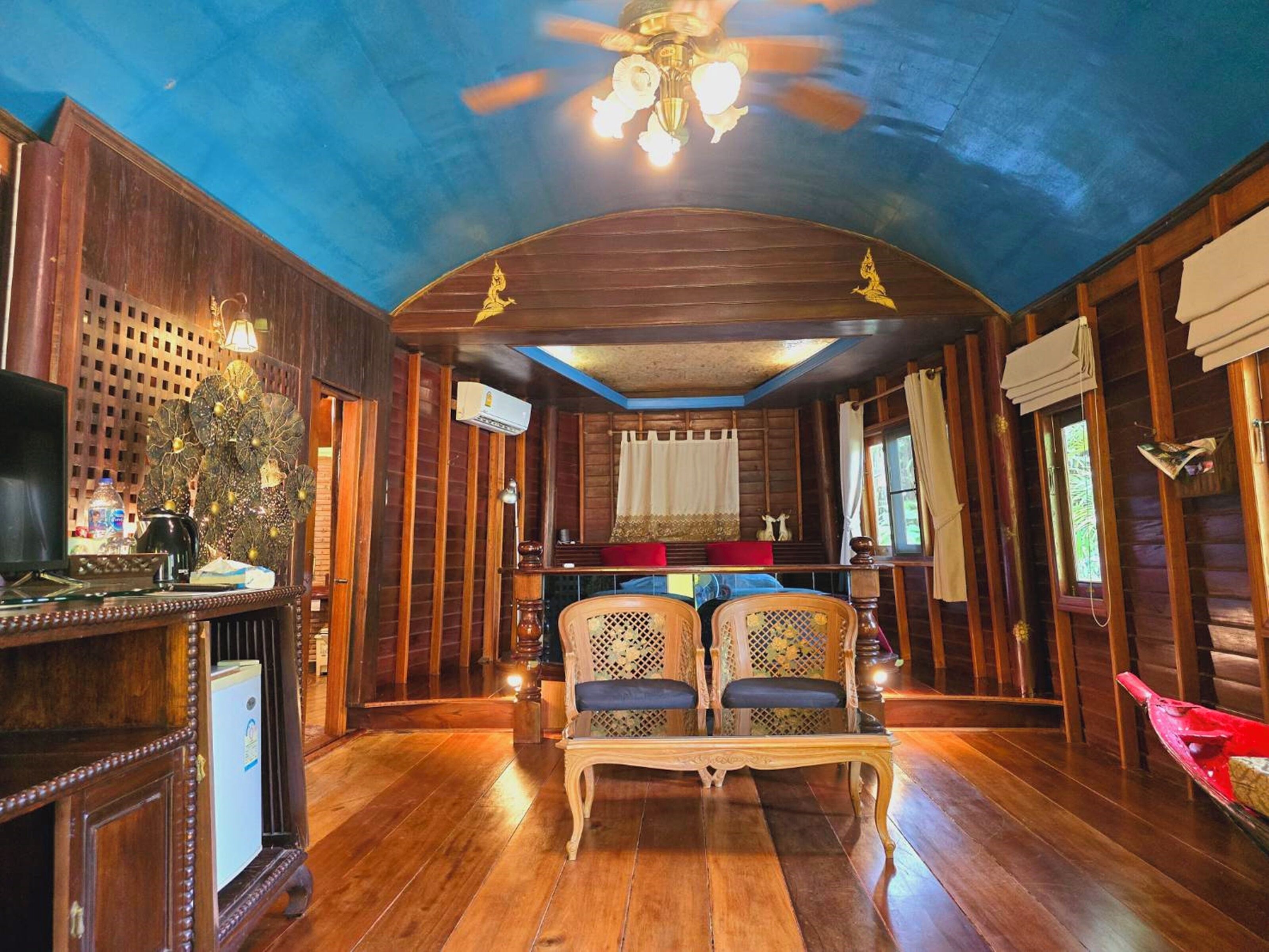 honeymoon suite, garden view | 1 bedroom, minibar, individually furnished, free wifi