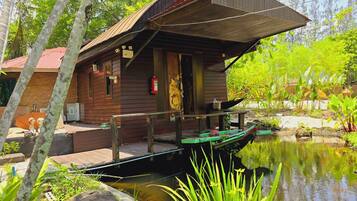Honeymoon Suite, Garden View