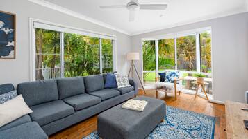 House | Living area | 43-inch flat-screen TV with digital channels, TV