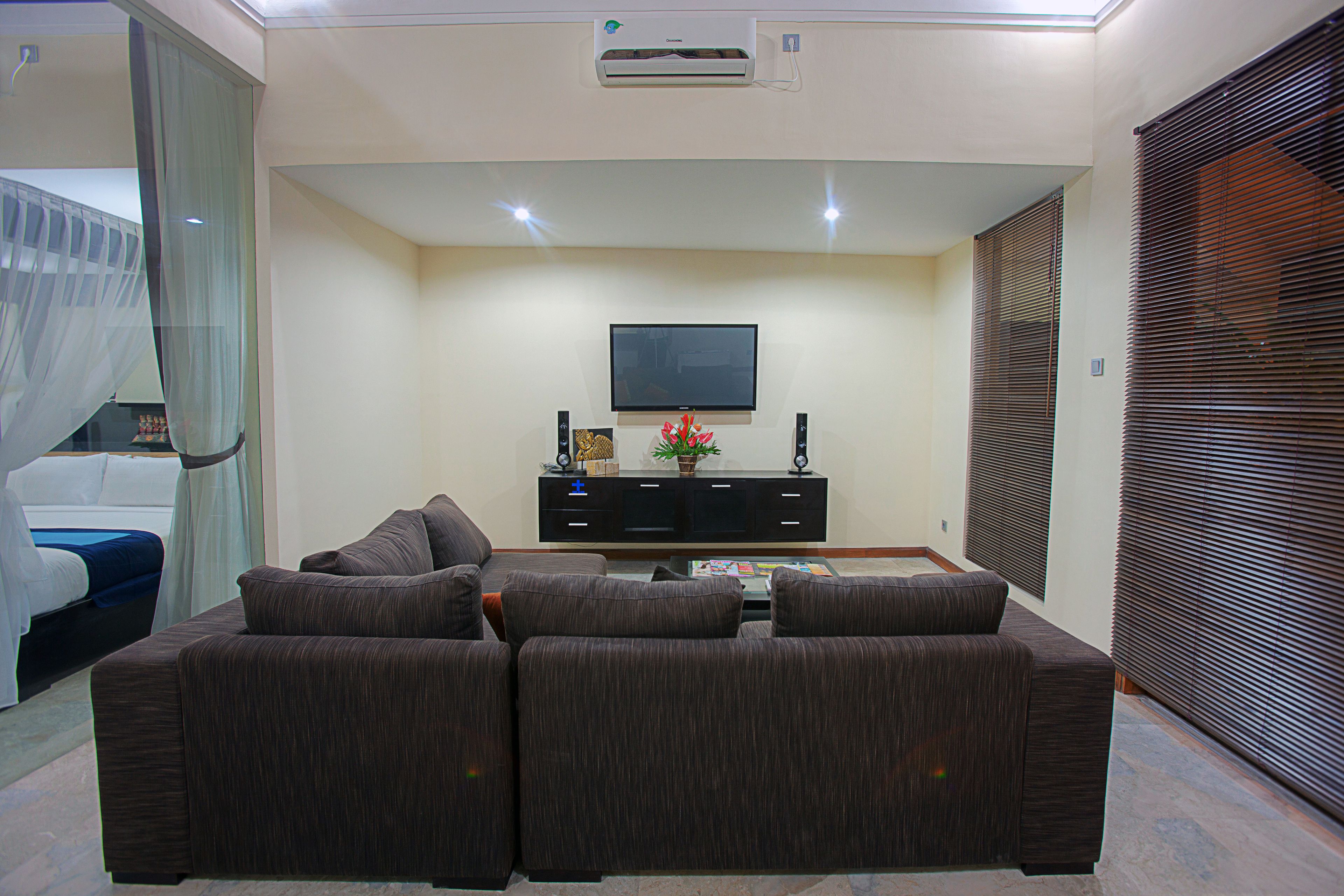 apartment, 1 bedroom | living room | lcd tv, dvd player, ipod dock