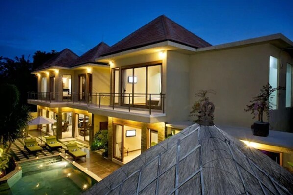 Premium bedding, minibar, in-room safe, free WiFi - O Villas (Seminyak)