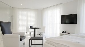 Egyptian cotton sheets, premium bedding, down duvets, pillow-top beds - Longstay Residence Thessoni home - Self check in serviced apartments & Hotel (Regensdorf)