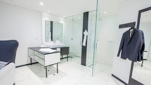 Bathroom - Longstay Residence Thessoni home - Self check in serviced apartments & Hotel (Regensdorf)