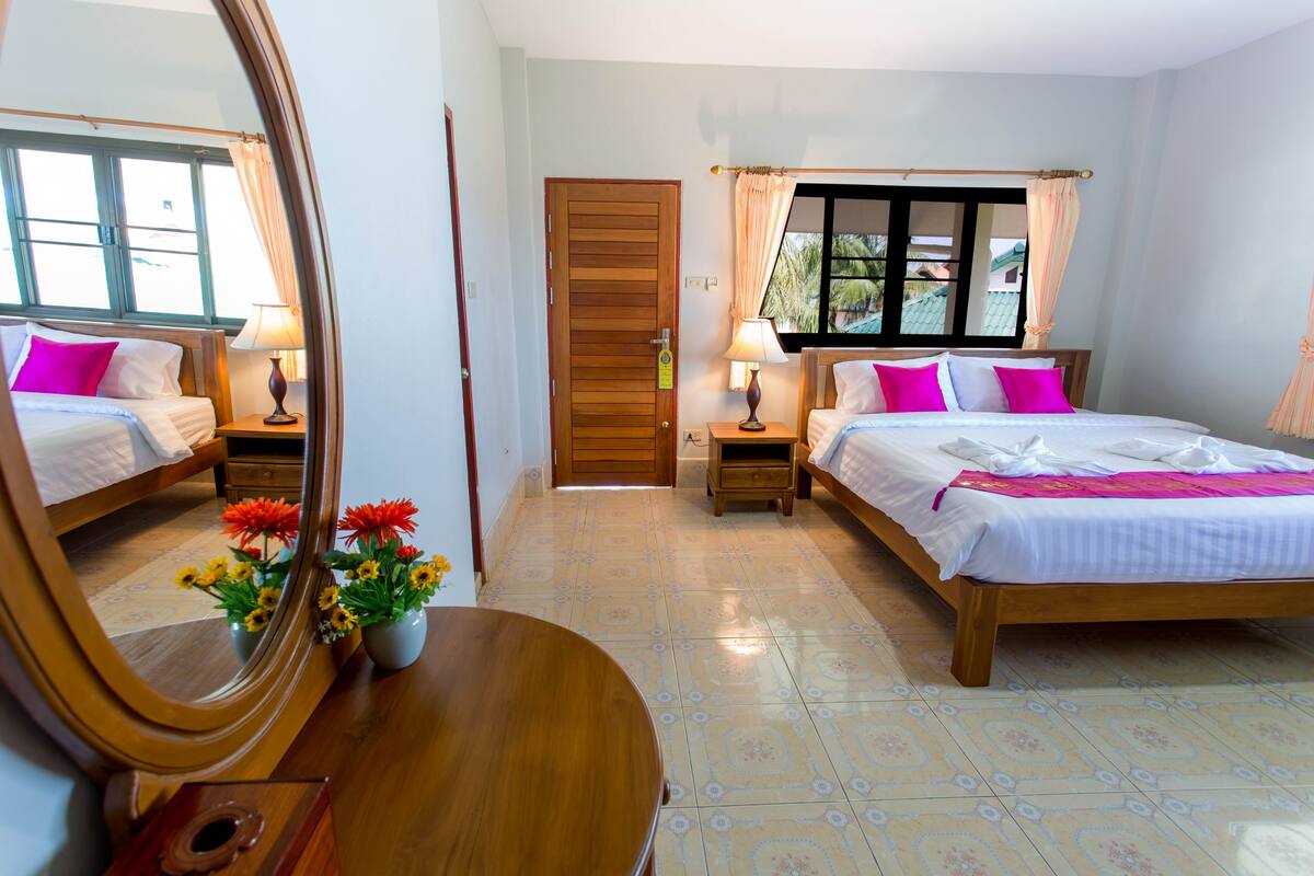 Standard Double Room | Living area | TV, stereo