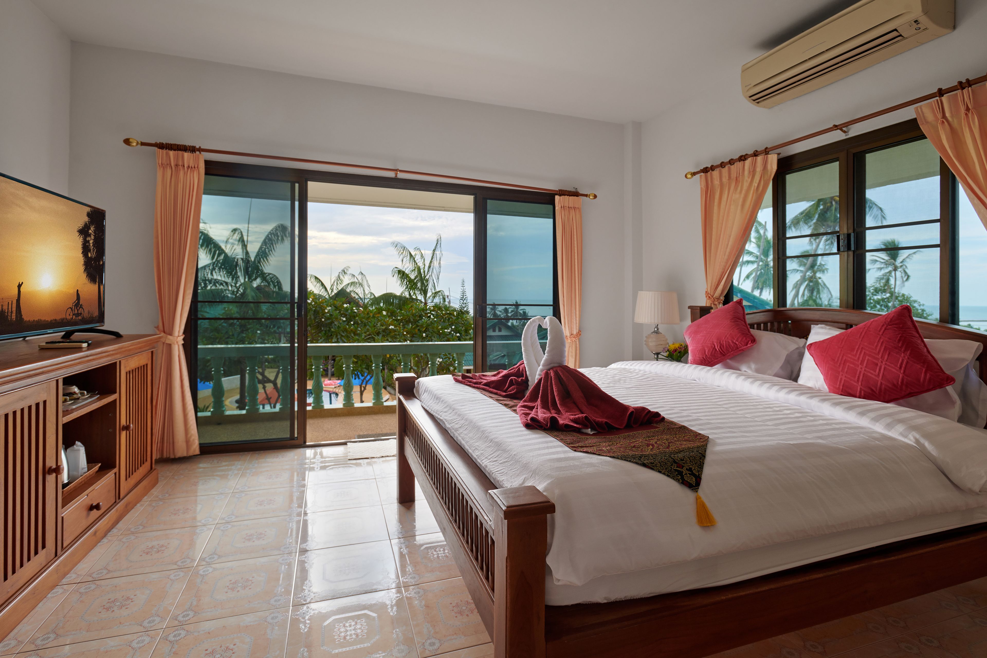 junior suite, 1 queen bed, sea view | living area | tv, stereo