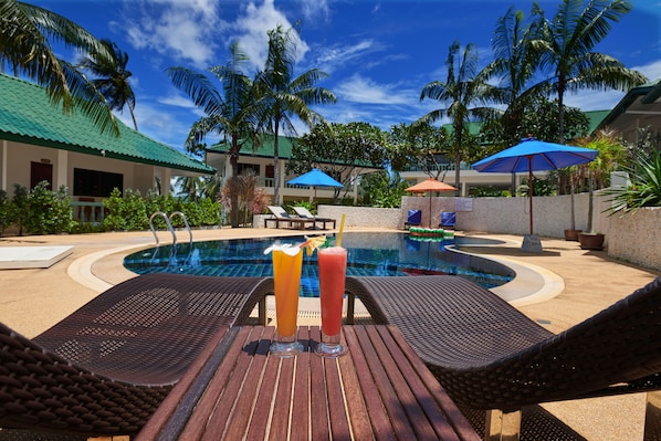 Outdoor pool, pool umbrellas, sun loungers