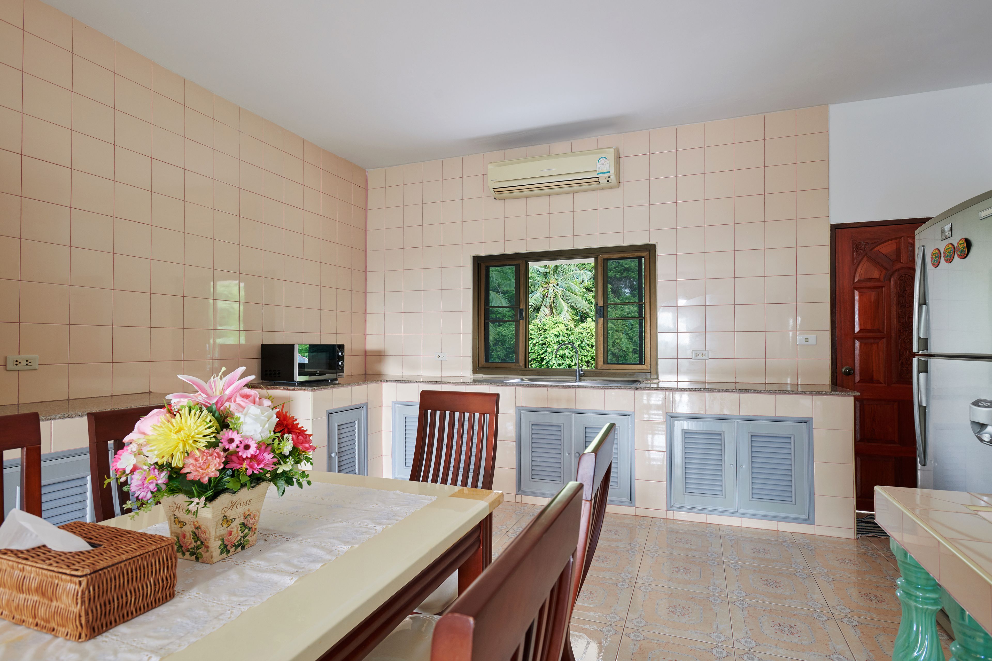 family apartment, 2 bedrooms, sea view | private kitchen | fridge, electric kettle, cookware/dishes/utensils