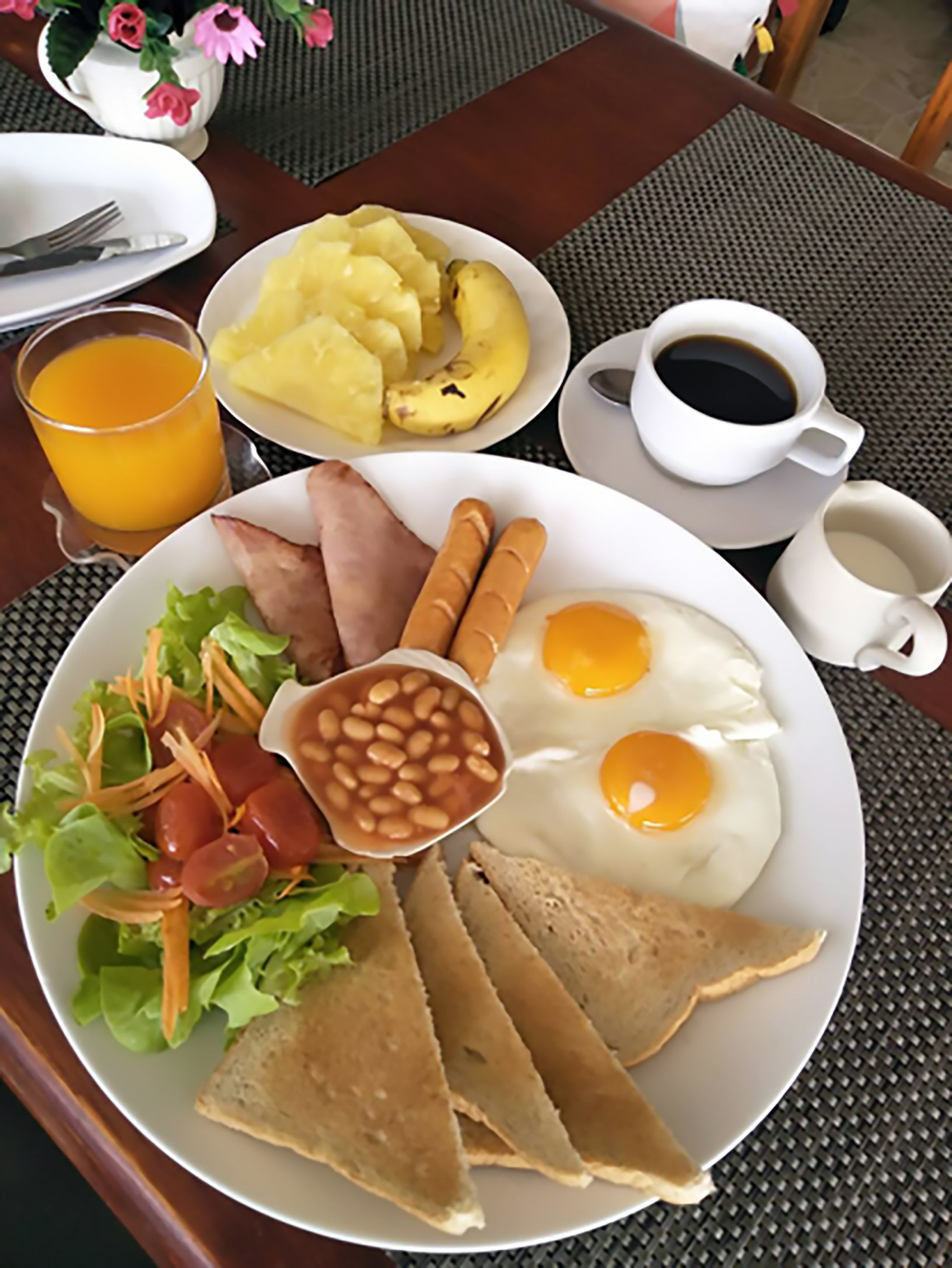 daily continental breakfast (thb 200 per person)