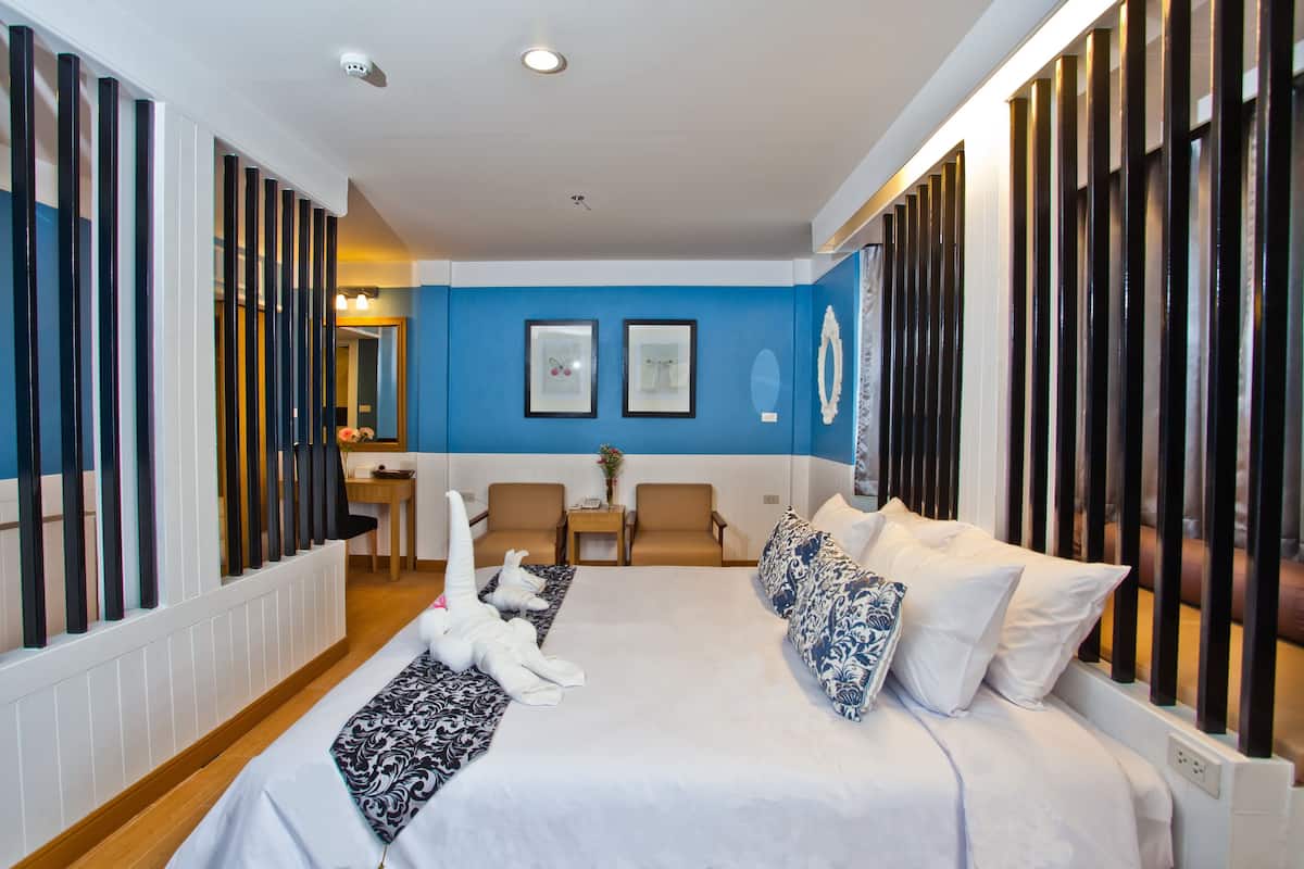 family room | minibar, in-room safe, soundproofing, free cots/infant beds