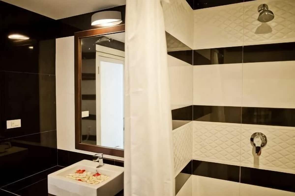 Baño | Secadora de cabello y toallas