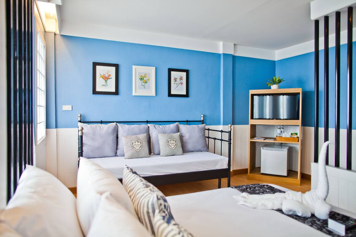 family room | minibar, in-room safe, soundproofing, free cots/infant beds