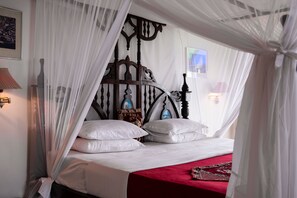 Presidental Suite with Balcony and Ocean view | Egyptian cotton sheets, minibar, in-room safe, desk - Tembo House Hotel (Zanzibar Town)