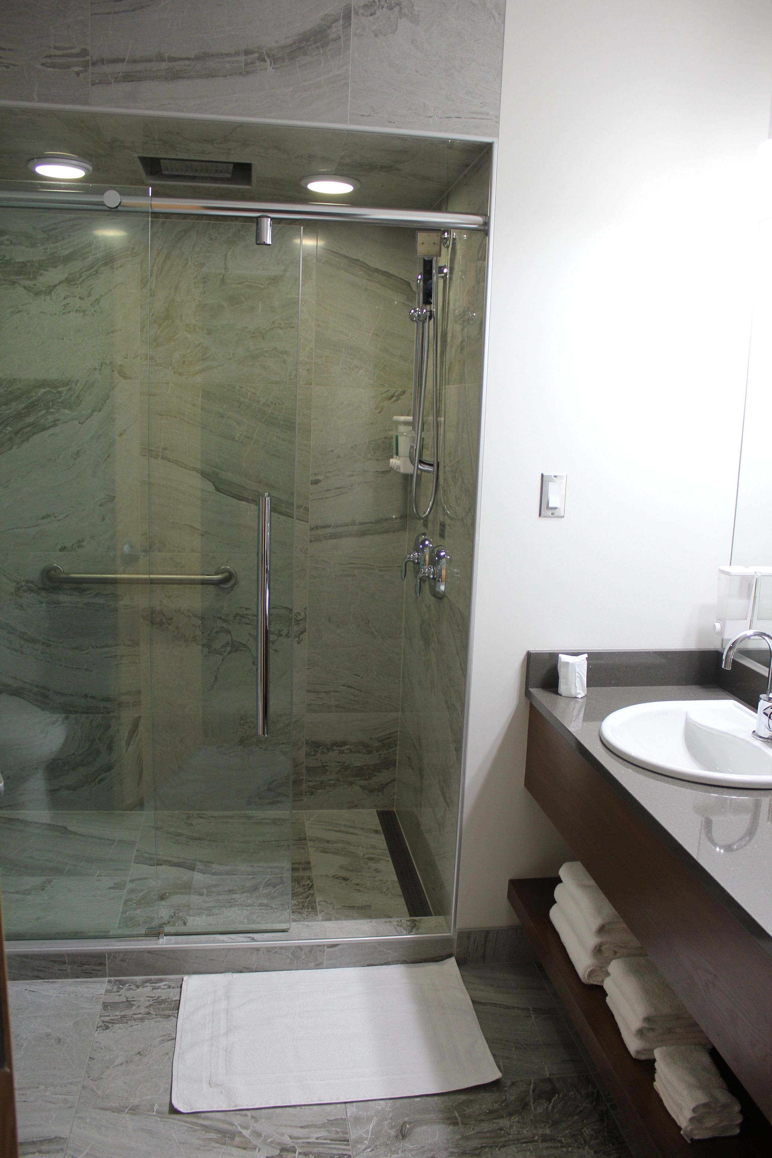 urban suite, 1 king and 1 murphy bed | bathroom | combined shower/bathtub, free toiletries, hair dryer, towels