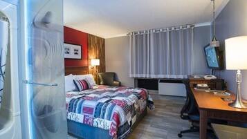 Loft, 1 queensize bed | Luxe beddengoed, een kluis op de kamer, een bureau, een laptopwerkplek