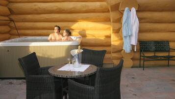Indoor spa tub