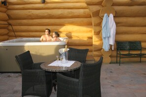Indoor spa tub - Amosphère Complexe hôtelier (Amos)