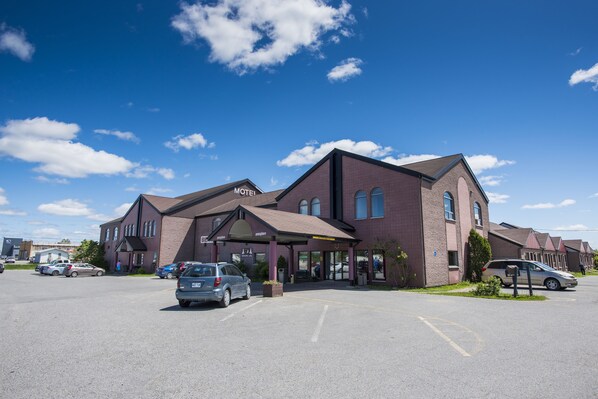 Front of property - Amosphère Complexe hôtelier (Amos)