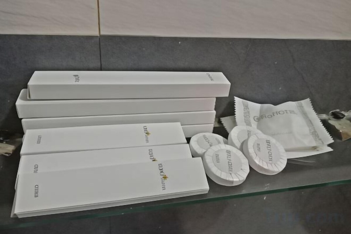 Servicios del cuarto de baño | Ducha, artículos de higiene personal gratuitos y secador de pelo