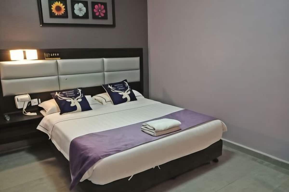 Desk, iron/ironing board, free WiFi, bed sheets