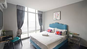 Deluxe Queen | Iron/ironing board, free WiFi