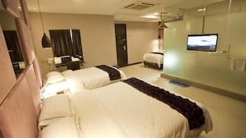 Deluxe Family Junior Plus | Pillow-top beds, desk, free WiFi, bed sheets