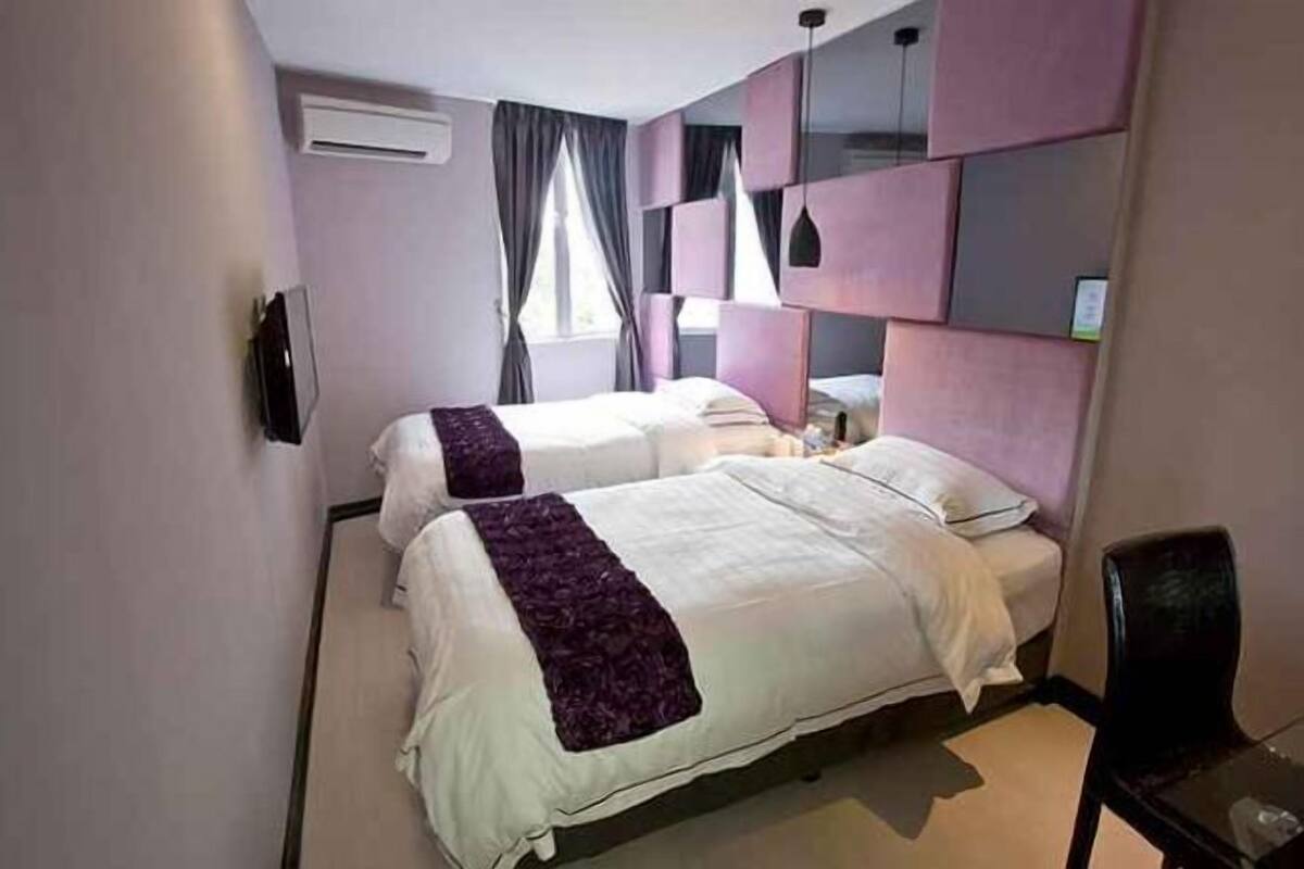 Pillowtop-Betten, Schreibtisch, kostenloses WLAN, Bettwäsche