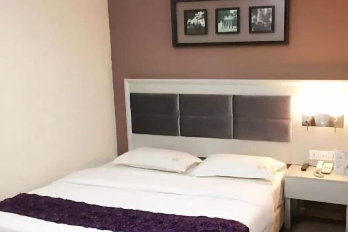 Desk, iron/ironing board, free WiFi, bed sheets