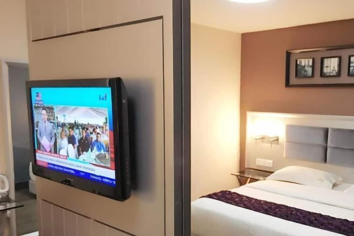 Desk, iron/ironing board, free WiFi, bed sheets