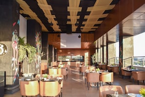 3 restaurants servant le petit déjeuner