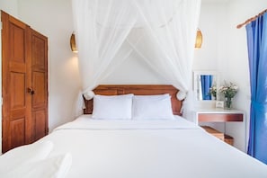 In-room safe, free WiFi - SleepEasy Beach Hostel Huahin (Hua Hin)