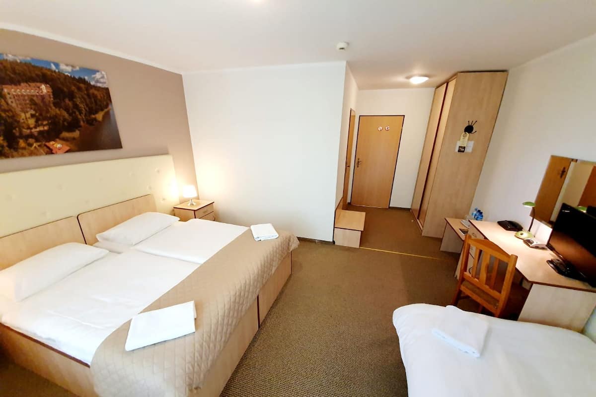 Triple Room | In-room safe, desk, iron/ironing board, free cribs/infant beds