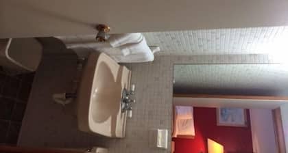 Fels Three Crown Motel