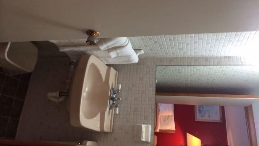 Fels Three Crown Motel