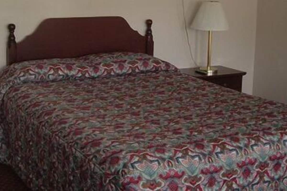 Desk, iron/ironing board, free WiFi, bed sheets