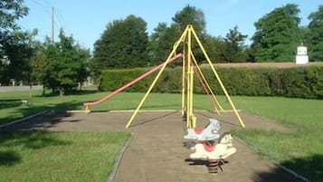 Área de juegos infantiles al aire libre