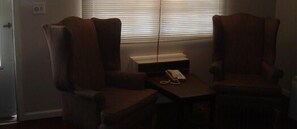 Lobby sitting area - Fels Three Crown Motel (Clarence)