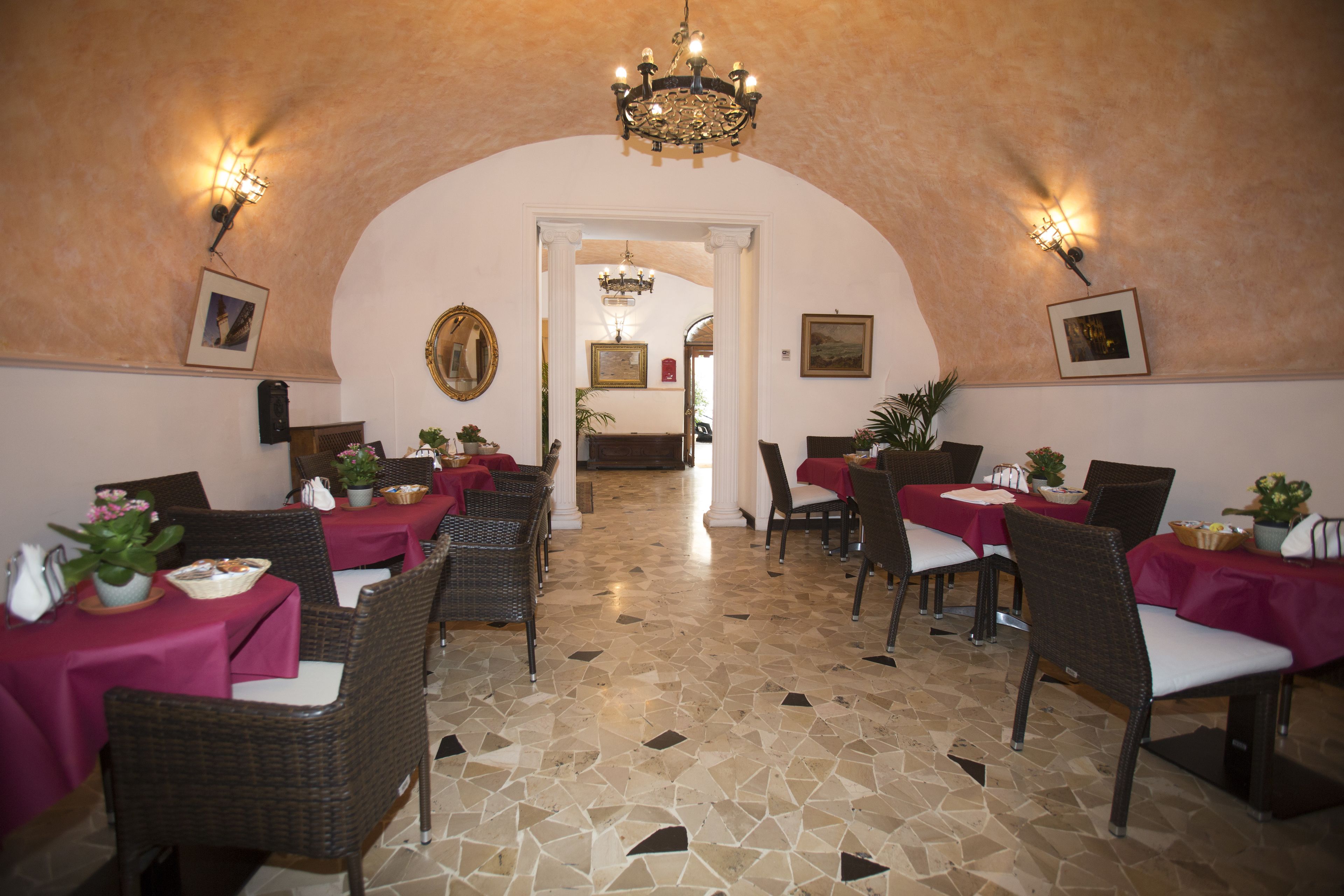 Daily continental breakfast (EUR 5 per person)