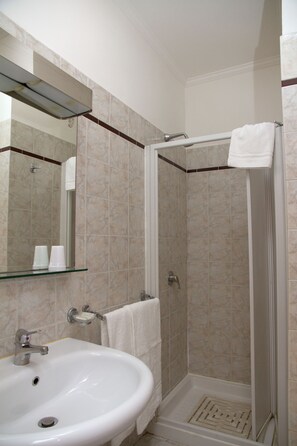 Bathroom - Gaudí Guesthouse (Rome)