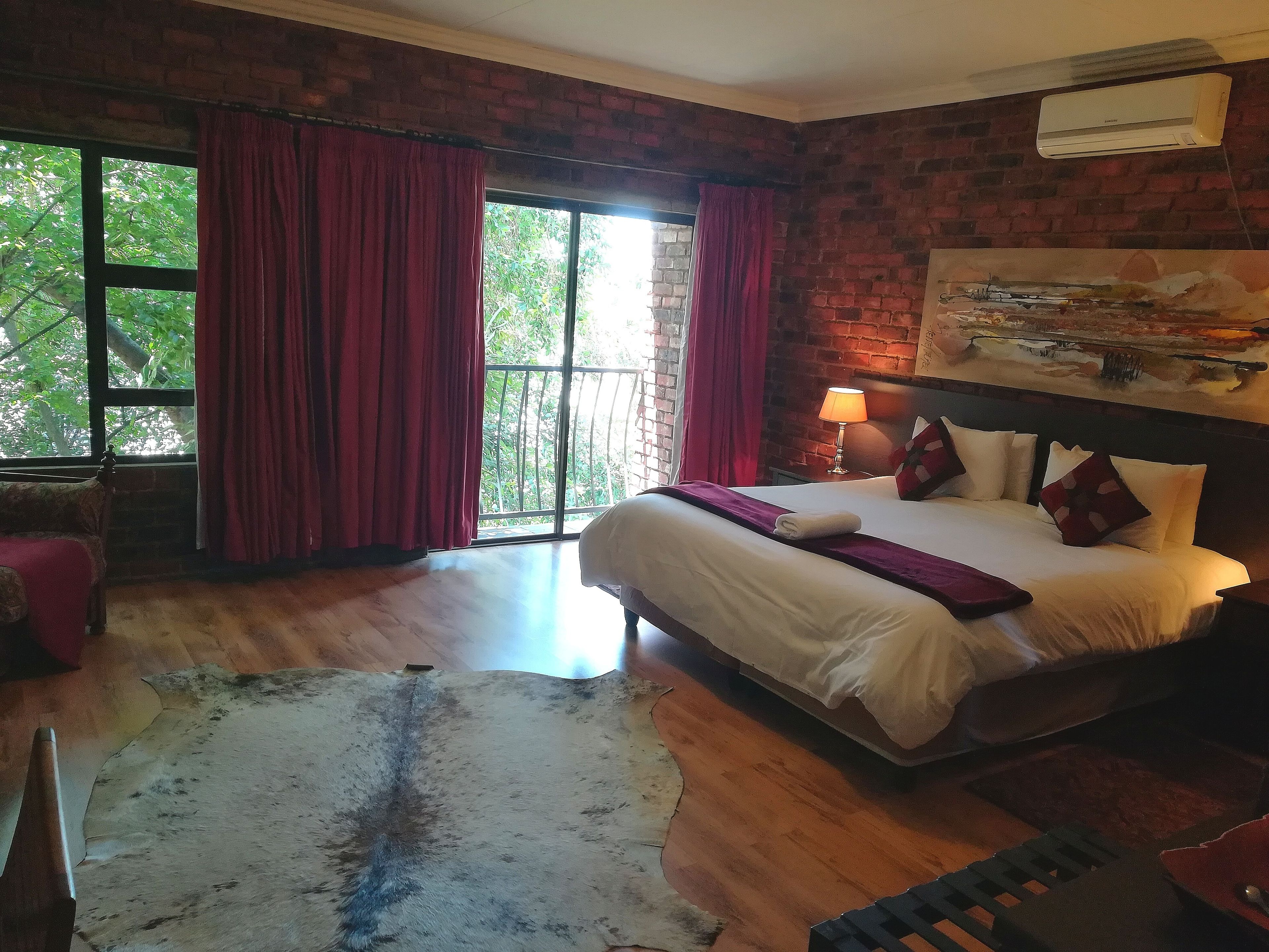 Luxury Suite, 1 King Bed, Garden View | Uitzicht vanaf balkon