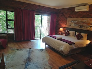 Luxury Suite, 1 King Bed, Garden View | Vue depuis le balcon