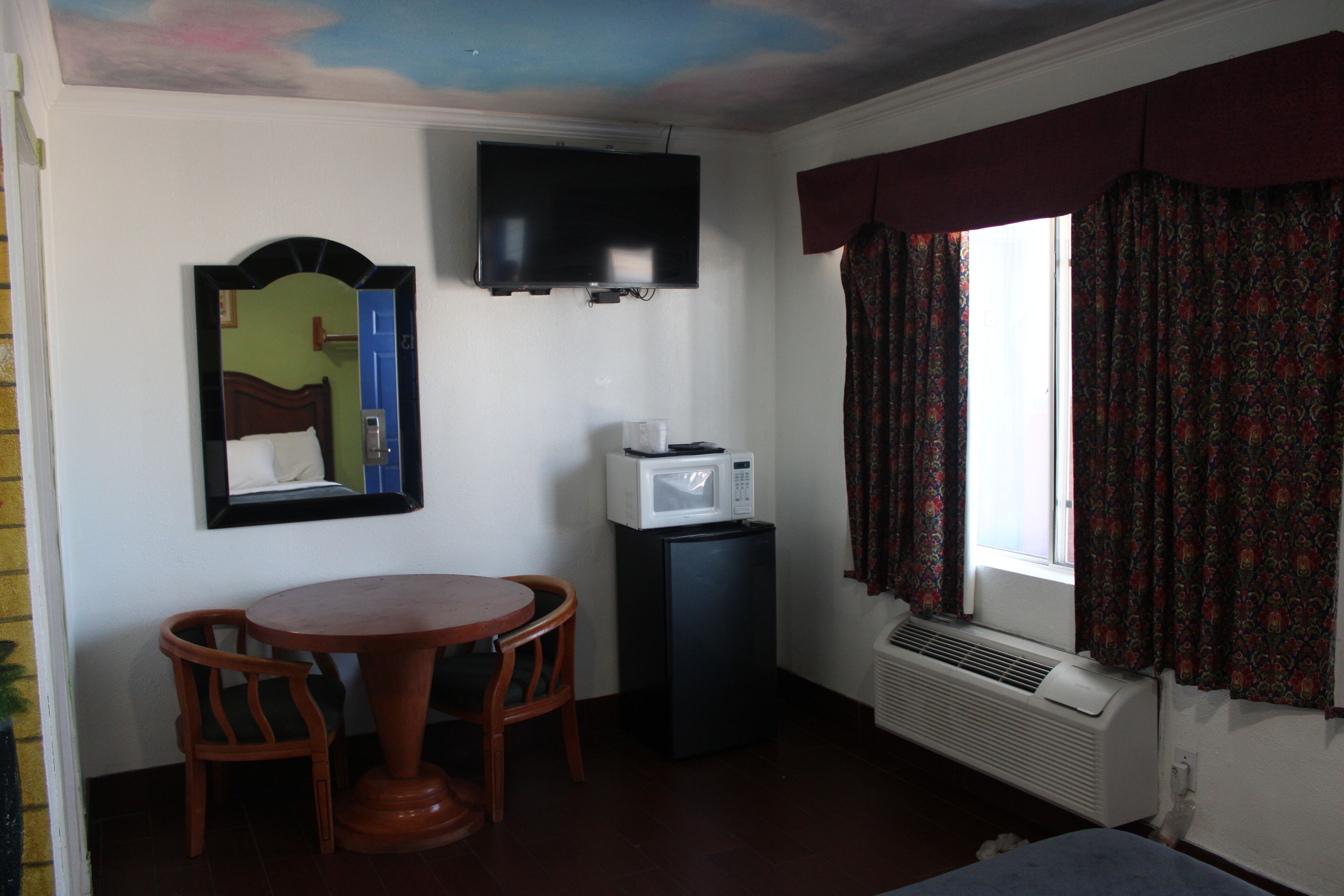 Economy Room, 2 Queen Beds