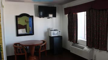 Economy Room, 2 Queen Beds